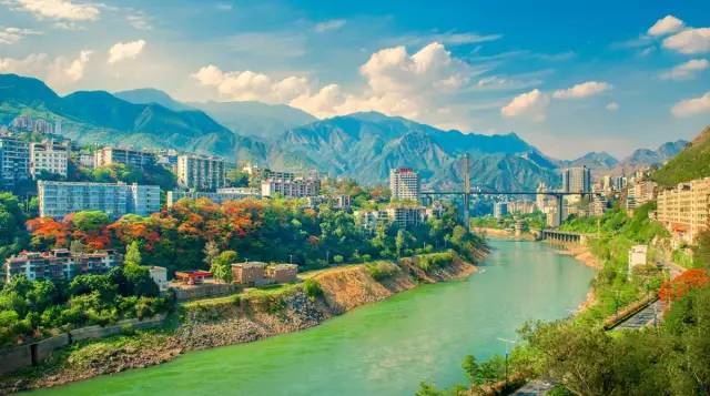 四川致敬,领导与同胞的深情凝聚